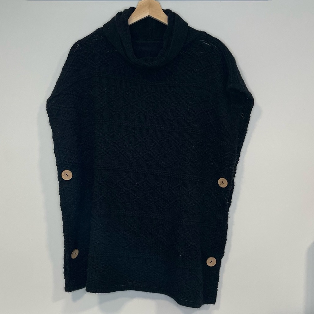 Cable knit tunic with button detail